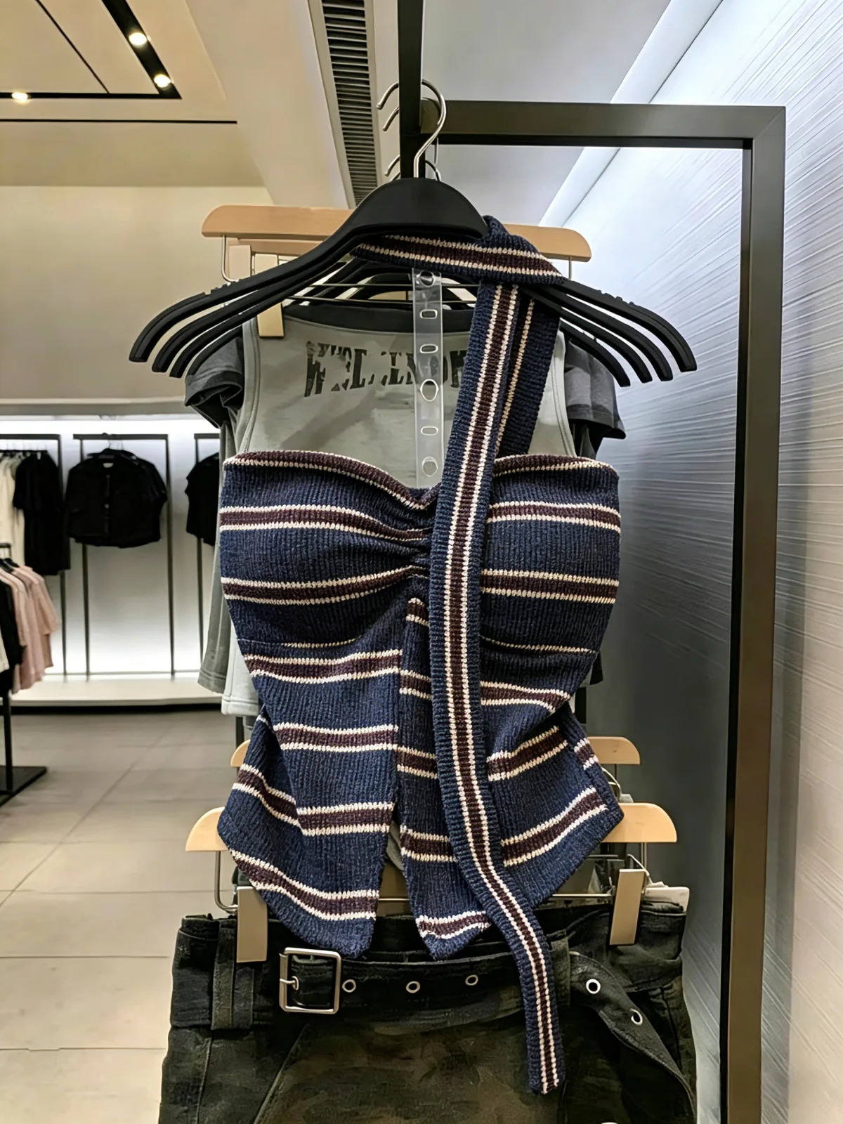 American Stripe Sash Scarf Tube Top Women Summer New Style with Chest Pad Beautiful Backless Shirt Self-Preservation Model
American Stripe Sash Scarf Tube Top Women Summer New Style with Chest Pad Beautiful Backless Shirt Self-Preservation Model
