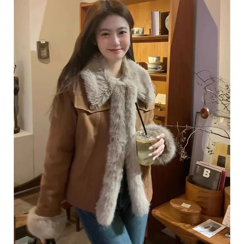 Женское верхнее пальто с длинными рукавами в стиле ретро, осень-зима, женская элитная повседневная замшевая верхняя одежда, 2025 г., женская модная лоскутная короткая куртка
Женское верхнее пальто с длинными рукавами в стиле ретро, осень-зима, женская элитная повседневная замшевая верхняя одежда, 2025 г., женская модная лоскутная короткая куртка