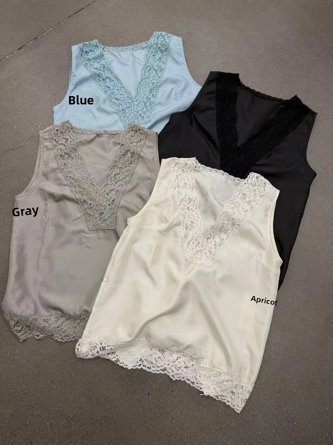Loose V-neck Lace Trim Heavy-duty Women's Vest Summer Slimming Top Fashionable Korean Style Silk Material Color
Loose V-neck Lace Trim Heavy-duty Women's Vest Summer Slimming Top Fashionable Korean Style Silk Material Color