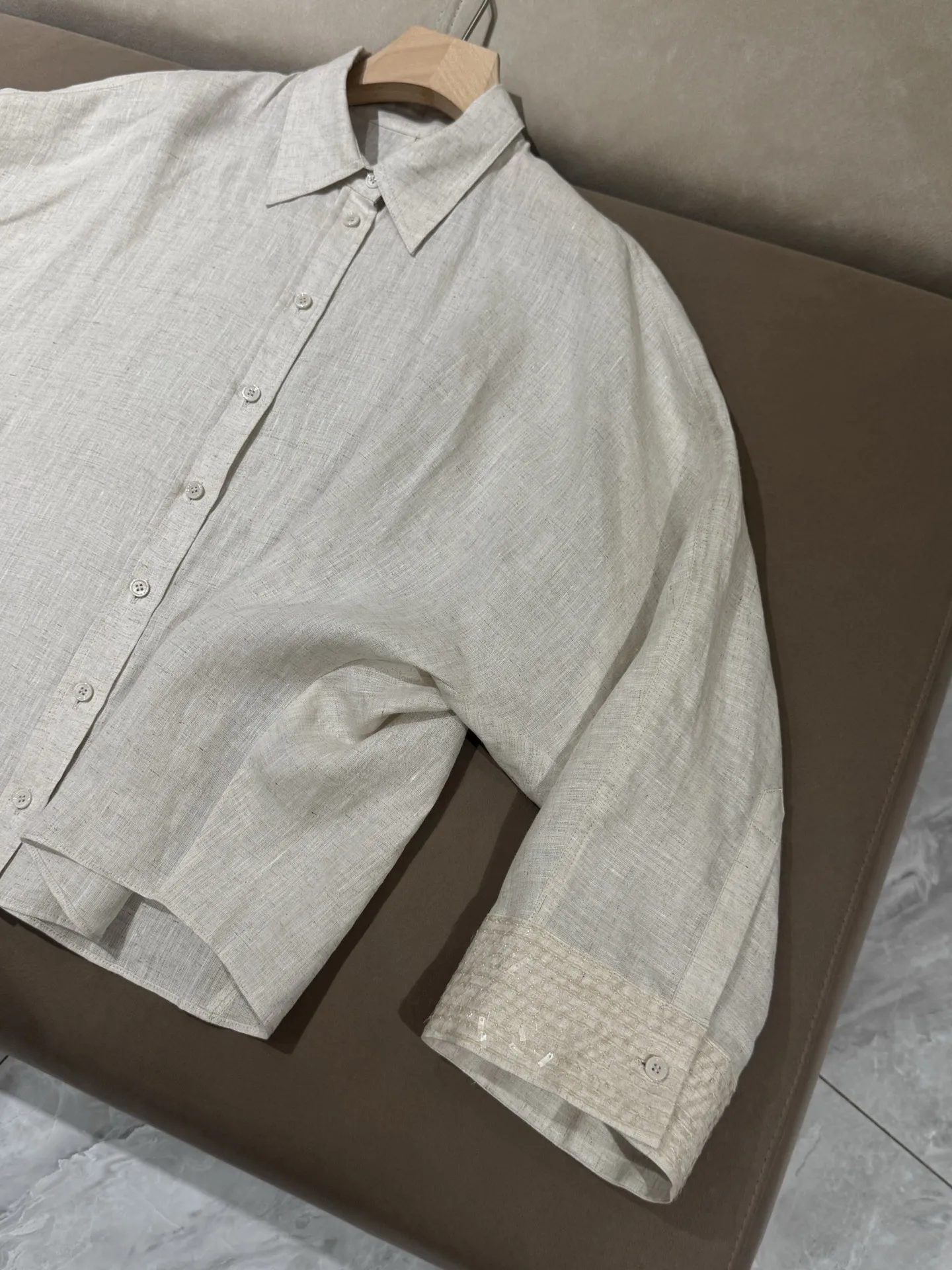 2026 Spring/Summer New Arrival: High-Quality, Intricately Crafted Women'S Linen Shirt — Featuring Sequin-Embellished Cuffs
2026 Spring/Summer New Arrival: High-Quality, Intricately Crafted Women'S Linen Shirt — Featuring Sequin-Embellished Cuffs