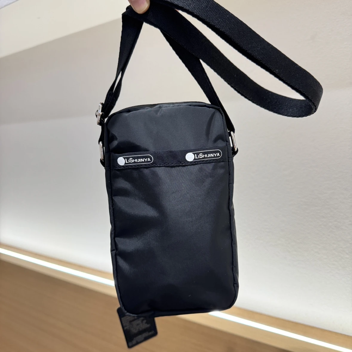 Small Cartoon Eye Ladies Phone Bag Crossbody Bag Soft Fabric Zipper Closure Korean Sle Casual oulder Bag for Youth
Small Cartoon Eye Ladies Phone Bag Crossbody Bag Soft Fabric Zipper Closure Korean Sle Casual oulder Bag for Youth