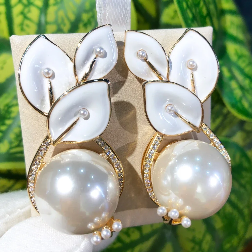 Soramoore Fashion New Trend Luxury Pearl Drop Earrings For Women Wedding Cubic Zircon Crystal CZ Bridal Earrings Fashion Jewelry
Soramoore Fashion New Trend Luxury Pearl Drop Earrings For Women Wedding Cubic Zircon Crystal CZ Bridal Earrings Fashion Jewelry