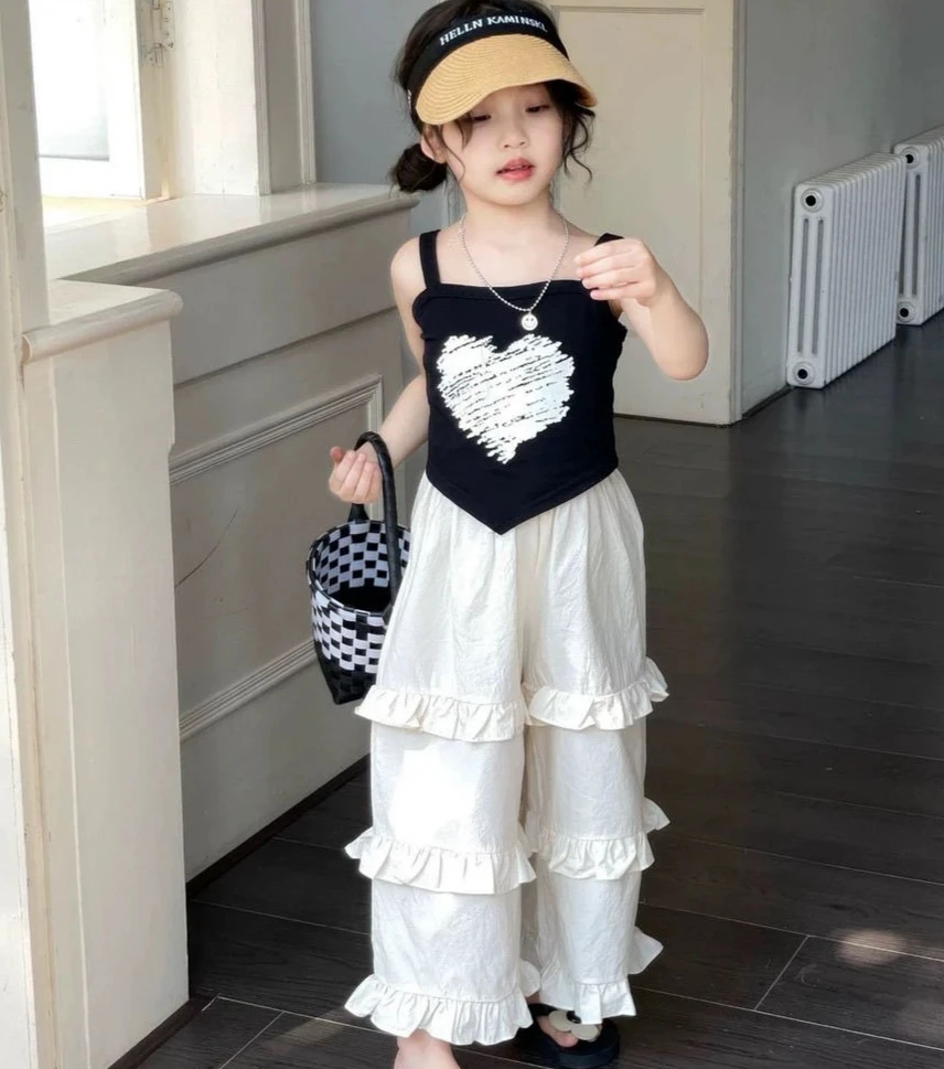 Girls Summer Set 2025 New Stylish Korean Vest Children Casual Fashionable Flower Bud Straight Leg Pants Two Piece Set
Girls Summer Set 2025 New Stylish Korean Vest Children Casual Fashionable Flower Bud Straight Leg Pants Two Piece Set
