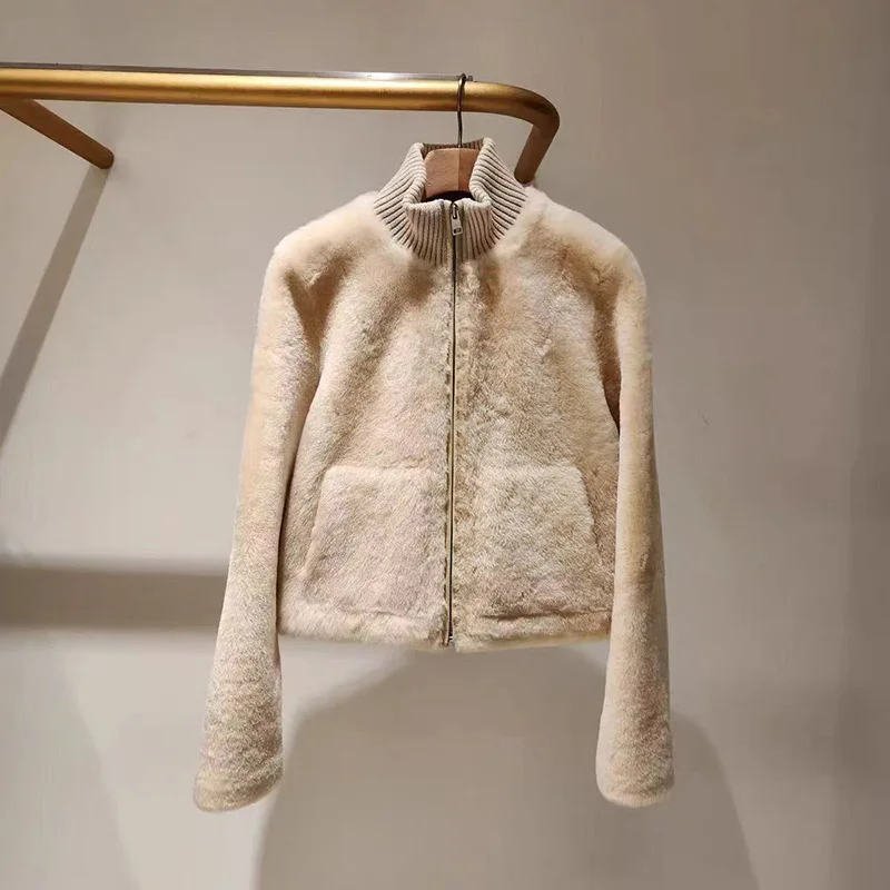 【Gift Free】2025 Autumn Winter Fashion Soft-Touch Knit Stand Collar Zip-Up Faux Leather & Fur Short Jacket for Women
【Gift Free】2025 Autumn Winter Fashion Soft-Touch Knit Stand Collar Zip-Up Faux Leather & Fur Short Jacket for Women