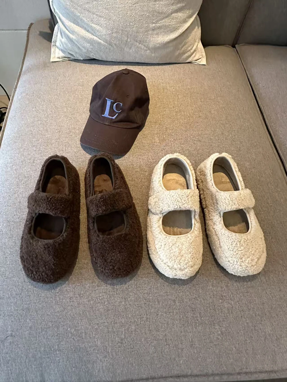 Korean Style Artificial Lamb Fur Slip-On Flats Women's Fashion Shoes Cute Woolen Slippers Flat Heel round Toe Casual Shoes
Korean Style Artificial Lamb Fur Slip-On Flats Women's Fashion Shoes Cute Woolen Slippers Flat Heel round Toe Casual Shoes