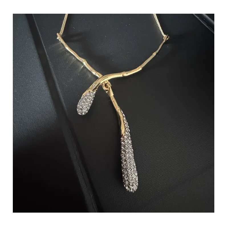 New Necklace Diamond Copper Plated Real Gold Two-color Electroplating Pendant Fashion Short URL Female Explosion
New Necklace Diamond Copper Plated Real Gold Two-color Electroplating Pendant Fashion Short URL Female Explosion