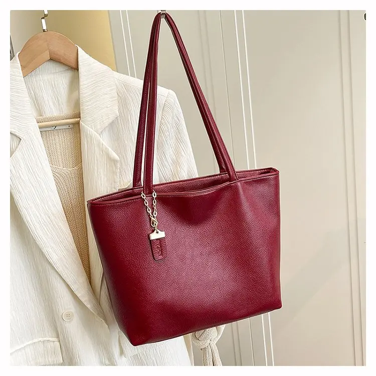 Original Textured Letter Logo Commuter Diaper Bag Women's Elegant Crossbody Bag Fashionable Shoulder Messenger
Original Textured Letter Logo Commuter Diaper Bag Women's Elegant Crossbody Bag Fashionable Shoulder Messenger