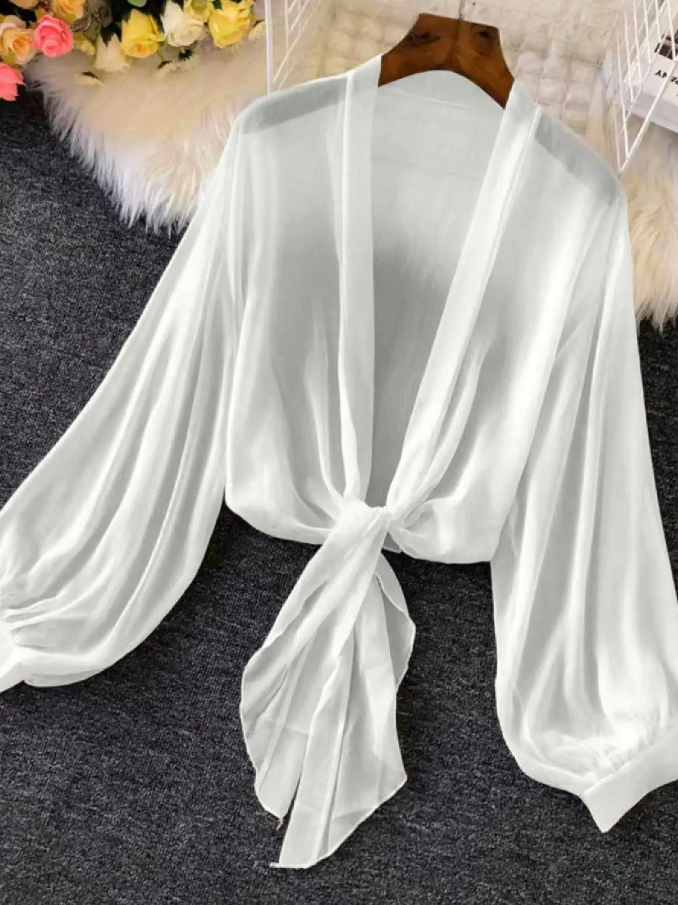 Женская дышащая полупрозрачная блузка с длинным рукавом, повседневная однотонная рубашка для весны и осени, легкая верхняя одежда
Женская дышащая полупрозрачная блузка с длинным рукавом, повседневная однотонная рубашка для весны и осени, легкая верхняя одежда