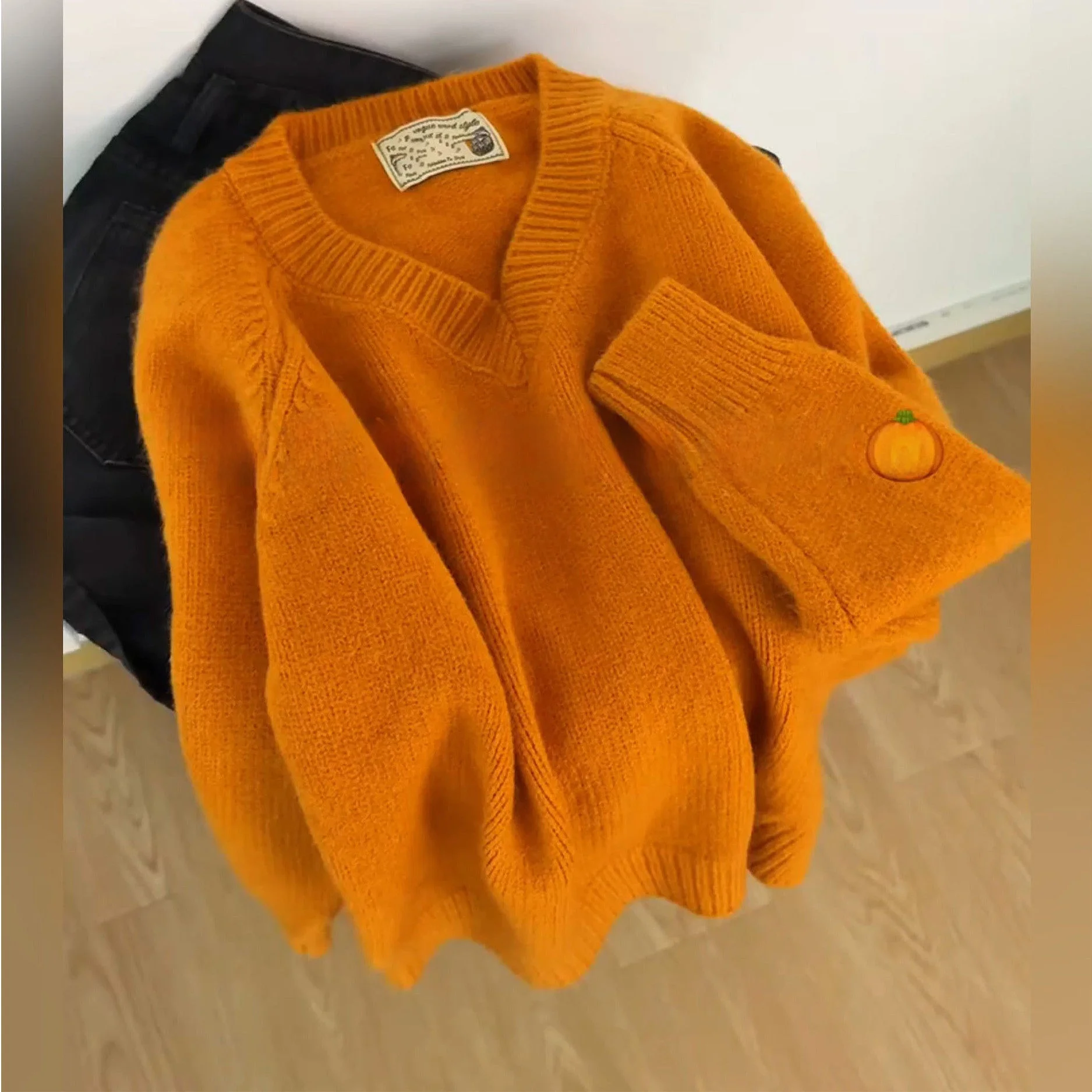 Cozy Pumpkin Orange V-Ne Loose Knit Sweater Women's Autumn Winter Faion Lazy Sle Thiened Soft Long Sve Top
Cozy Pumpkin Orange V-Ne Loose Knit Sweater Women's Autumn Winter Faion Lazy Sle Thiened Soft Long Sve Top