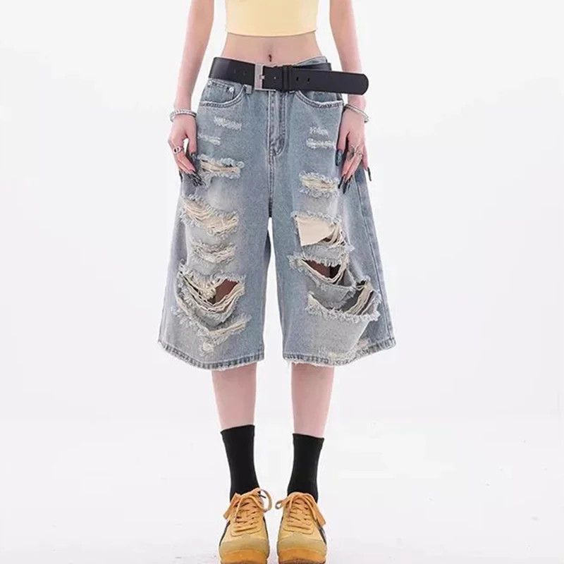 Summer High Street Girls Ripped Design Capri Pants Women Fashion Retro High Waist Jeans Lady Solid Raw Edge Denim Shorts
Summer High Street Girls Ripped Design Capri Pants Women Fashion Retro High Waist Jeans Lady Solid Raw Edge Denim Shorts