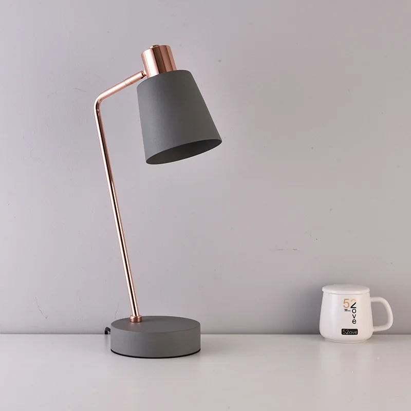 New Nordic Iron Art Creative Bedroom Bedhead Table Lamp with Rotating Head and High Base Hotel Room Decoration Table
New Nordic Iron Art Creative Bedroom Bedhead Table Lamp with Rotating Head and High Base Hotel Room Decoration Table