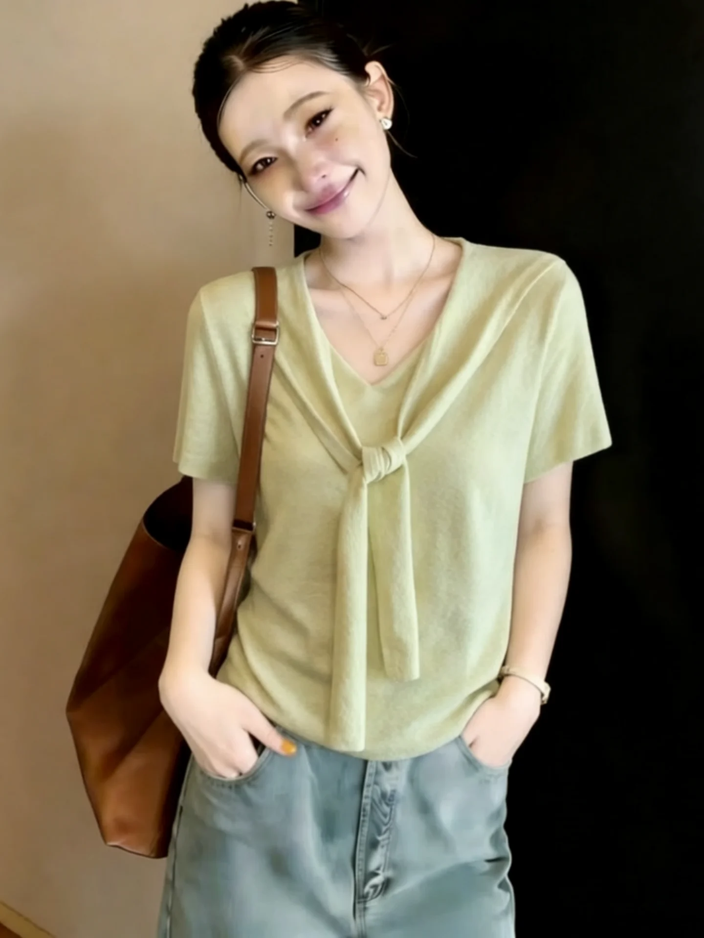 Women's Summer V-neck Short Sleeve T-shirt Base Layer Shirt Fake Two-pieced Shawl Large Size Fat MM Super Cute Age-reducing Top
Women's Summer V-neck Short Sleeve T-shirt Base Layer Shirt Fake Two-pieced Shawl Large Size Fat MM Super Cute Age-reducing Top