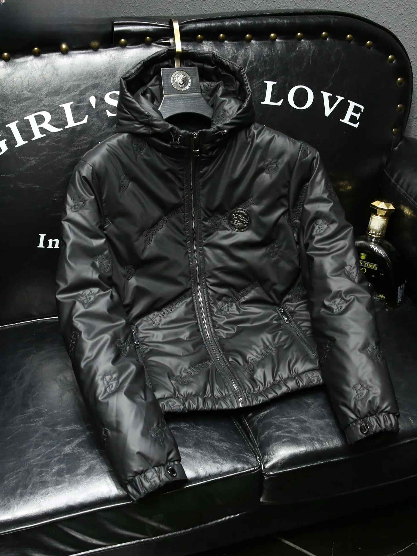 Men's Faionable Embroidered Hooded Cotton Jaet Warmth Double Cotton Vest Urban Sle Long Sve Winter Coat Zipper Closure
Men's Faionable Embroidered Hooded Cotton Jaet Warmth Double Cotton Vest Urban Sle Long Sve Winter Coat Zipper Closure