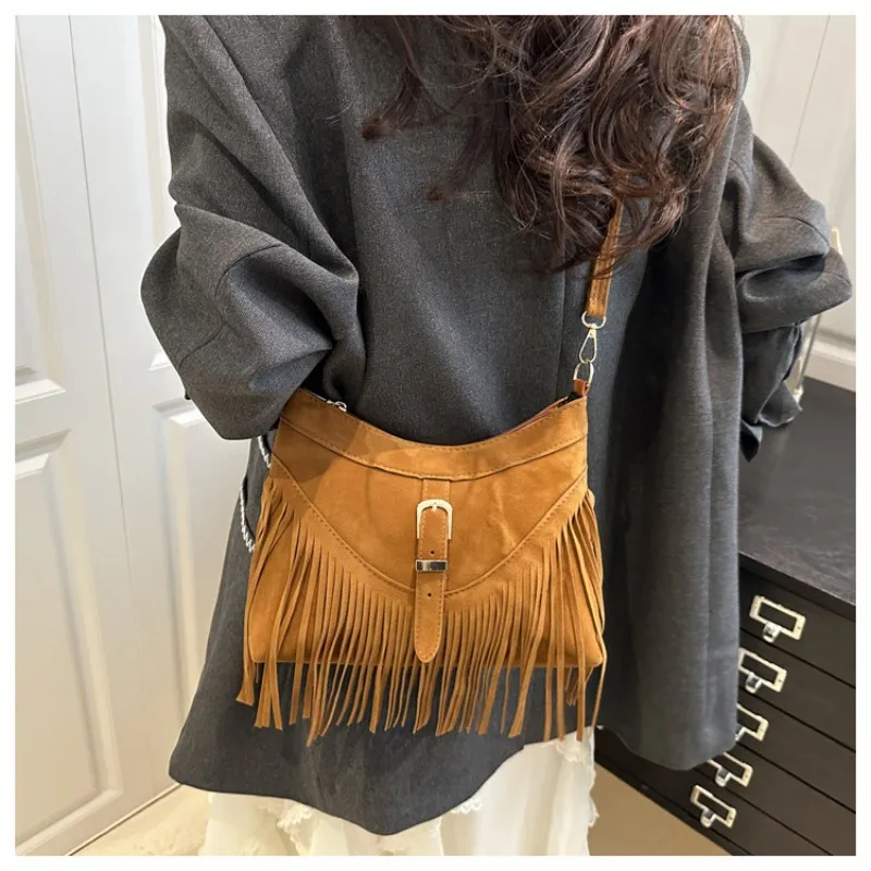 Сумка через плечо с кисточками, износостойкая однотонная сумка через плечо, ретро-сумка-мессенджер, матовая кожаная сумка для повседневного использования
Сумка через плечо с кисточками, износостойкая однотонная сумка через плечо, ретро-сумка-мессенджер, матовая кожаная сумка для повседневного использования