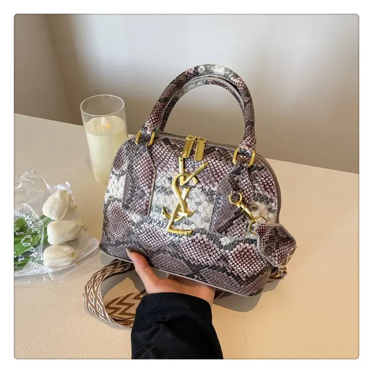 Luxury Simple Shopper Bag Large Capacity Vintage Design for Women Casual Business and Stylish Leather
Luxury Simple Shopper Bag Large Capacity Vintage Design for Women Casual Business and Stylish Leather