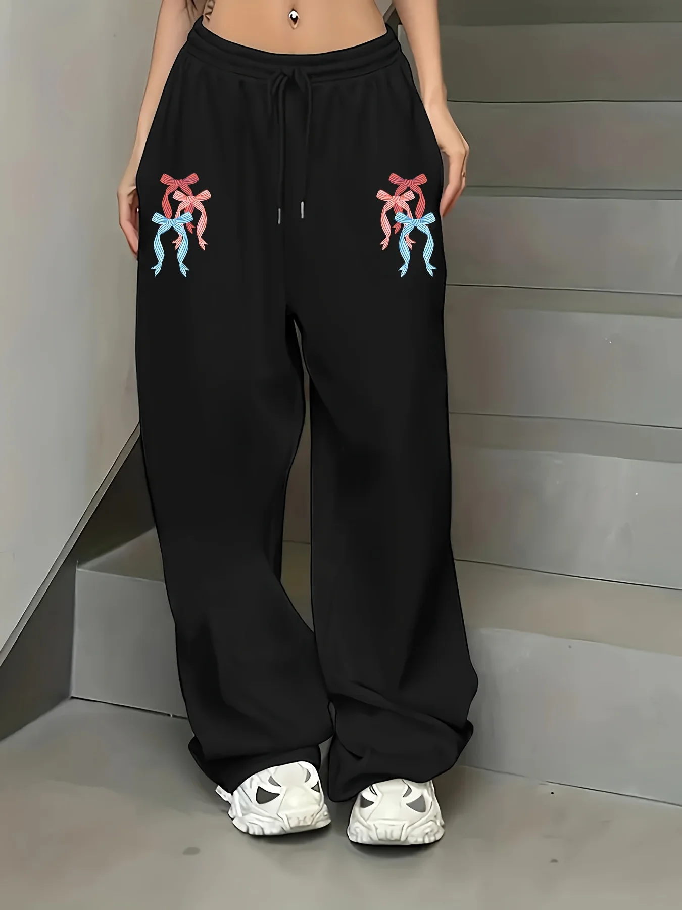 Женские осенние и зимние свободные прямые флисовые спортивные штаны больших размеров с мультяшным принтом, уличная одежда с эластичным поясом, универсальная
Женские осенние и зимние свободные прямые флисовые спортивные штаны больших размеров с мультяшным принтом, уличная одежда с эластичным поясом, универсальная