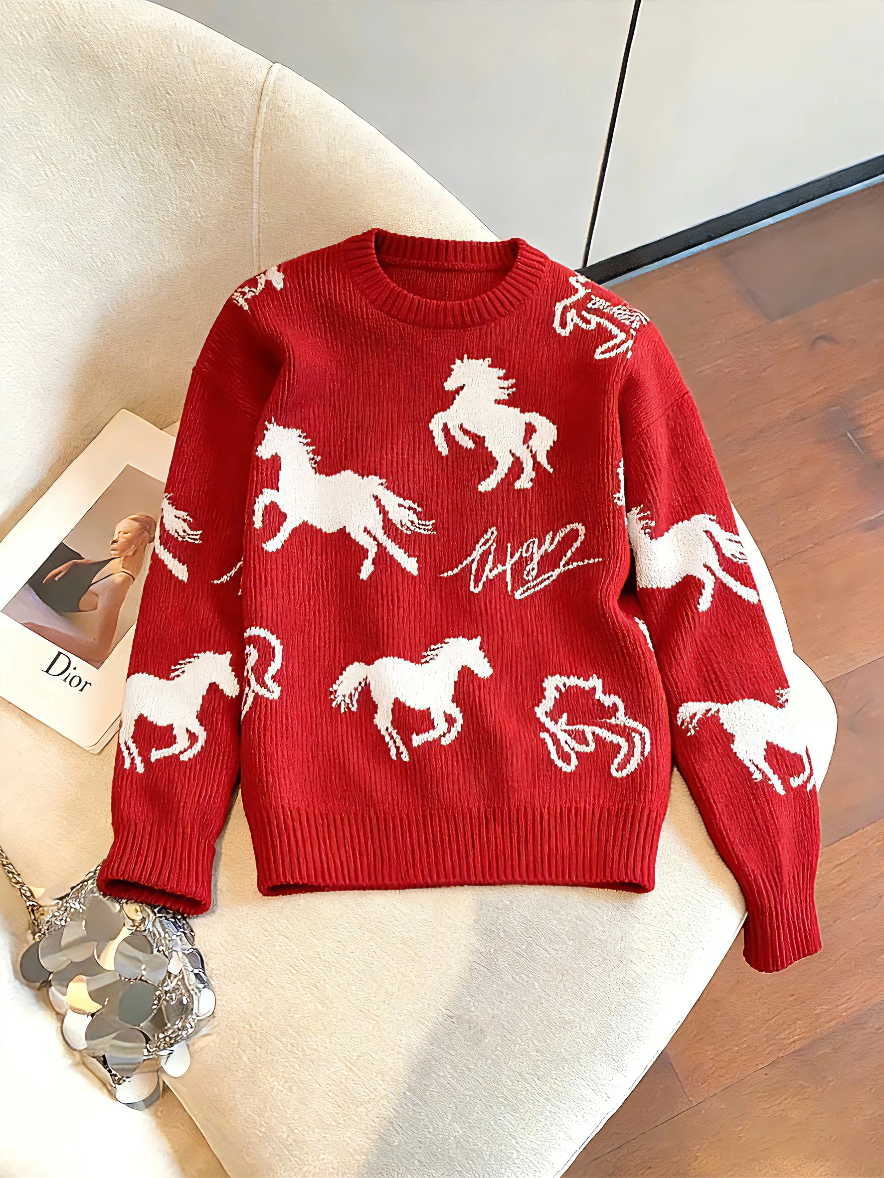 Красный вязаный свитер с узором, длинными рукавами и круглым вырезом, свободного кроя, для весны и осени, повседневная одежда, из полиэфирного волокна, универсальный размер (M, FEM)
Красный вязаный свитер с узором, длинными рукавами и круглым вырезом, свободного кроя, для весны и осени, повседневная одежда, из полиэфирного волокна, универсальный размер (M, FEM)