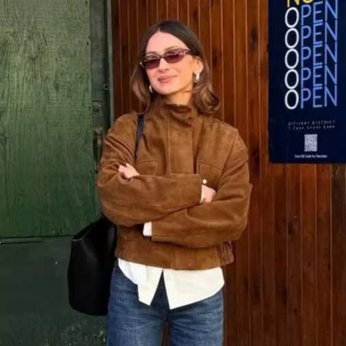 Женская осенняя замшевая мотоциклетная куртка с воротником с лацканами на молнии в стиле пэчворк, женское пальто с длинными рукавами, темпераментный топ в корейском стиле для женщин
Женская осенняя замшевая мотоциклетная куртка с воротником с лацканами на молнии в стиле пэчворк, женское пальто с длинными рукавами, темпераментный топ в корейском стиле для женщин