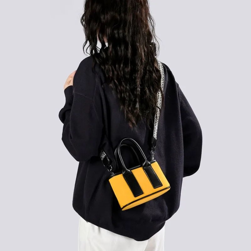 Casual Vintage Ladies Handbag Premium Leather Popular Classic Elegant Paris Style Trendy Tote Bag
Casual Vintage Ladies Handbag Premium Leather Popular Classic Elegant Paris Style Trendy Tote Bag