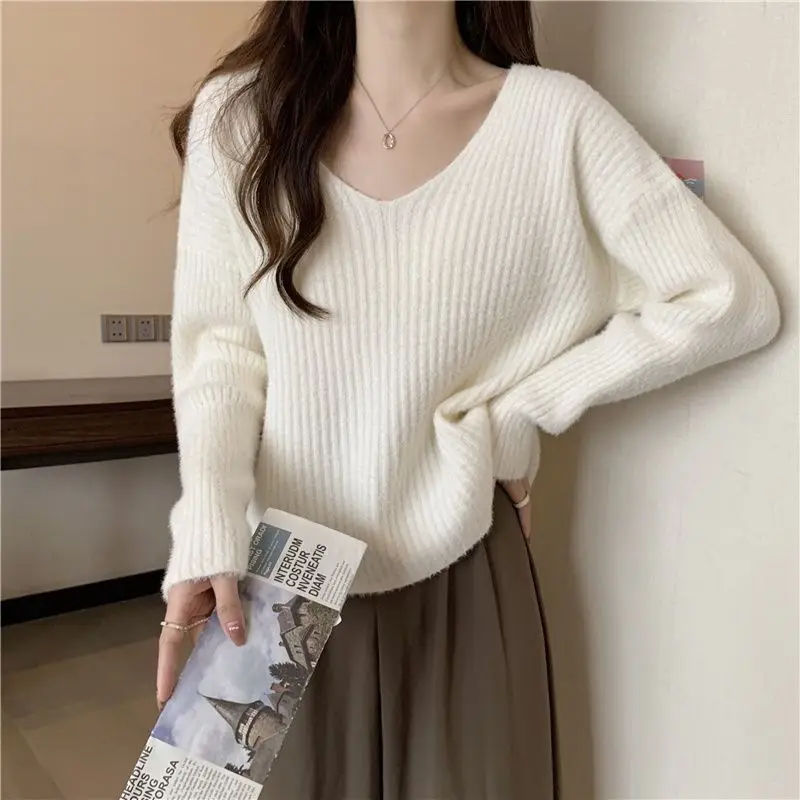 Women's Loose V-Neck Knitwear Faux Mink Soft Autumn Winter Vintage Style Bottoming T-Shirt Chinese Production Regular Thickness
Women's Loose V-Neck Knitwear Faux Mink Soft Autumn Winter Vintage Style Bottoming T-Shirt Chinese Production Regular Thickness