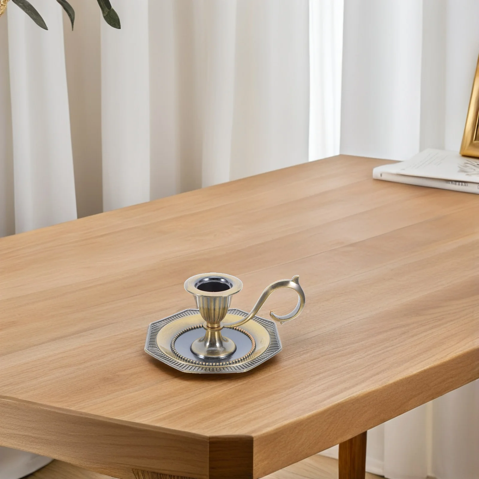 European Vintage Metal Holder Zinc Alloy Romantic Candlestick Decoration for Dinner Table Retro Candlestick Holder Dining
European Vintage Metal Holder Zinc Alloy Romantic Candlestick Decoration for Dinner Table Retro Candlestick Holder Dining