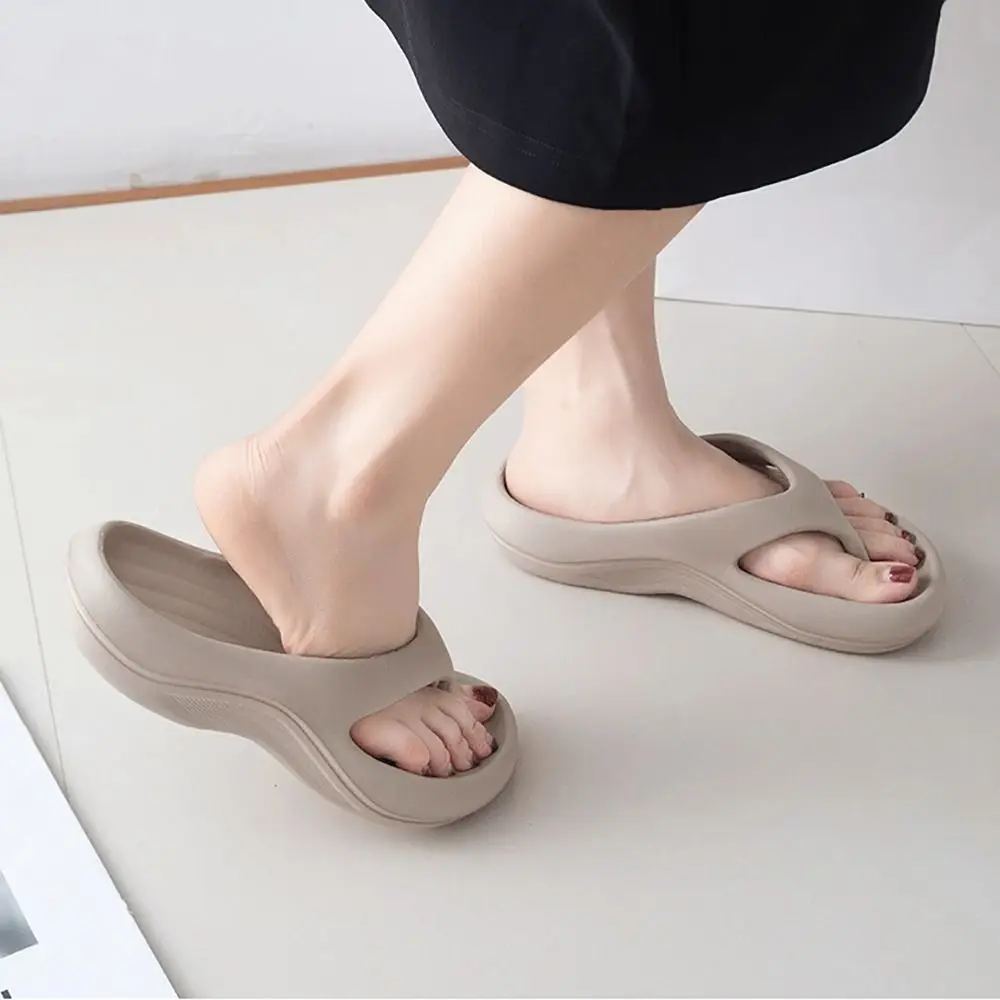 Модные нескользящие шлепанцы с дышащей толстой подошвой, удобные водонепроницаемые сандалии для отелей и активного отдыха на природе
Модные нескользящие шлепанцы с дышащей толстой подошвой, удобные водонепроницаемые сандалии для отелей и активного отдыха на природе