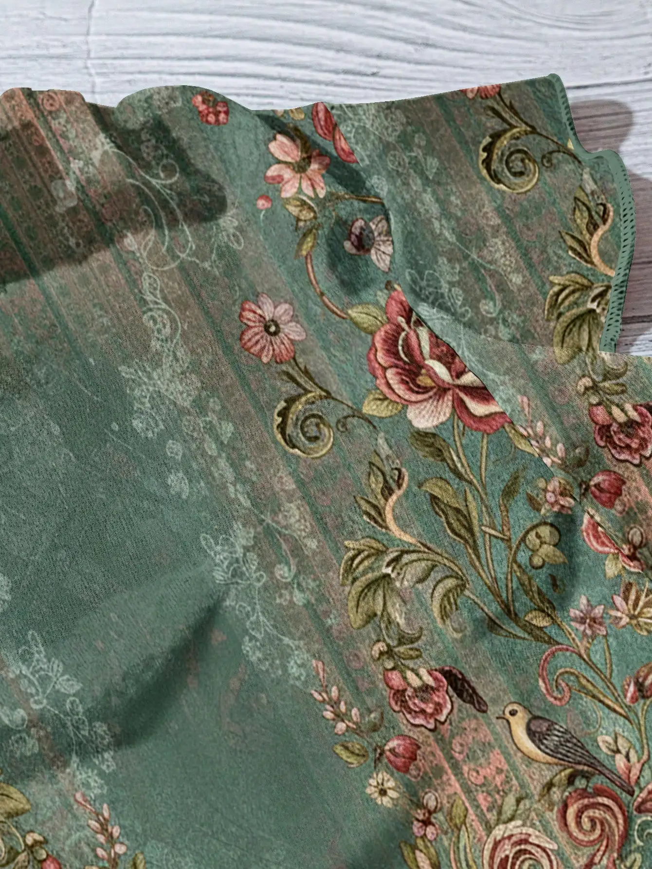 Women's Green Floral Vintage Print V-Neck Loose Blouse With Button Closure
Women's Green Floral Vintage Print V-Neck Loose Blouse With Button Closure