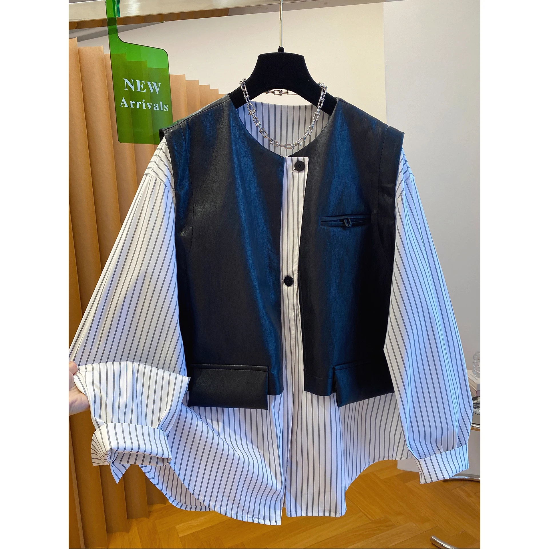 Мужской утепленный жилет большого размера на осень-зиму, свободный крой, в полоску, дизайн «фальш-двойка», верхняя одежда
Мужской утепленный жилет большого размера на осень-зиму, свободный крой, в полоску, дизайн «фальш-двойка», верхняя одежда