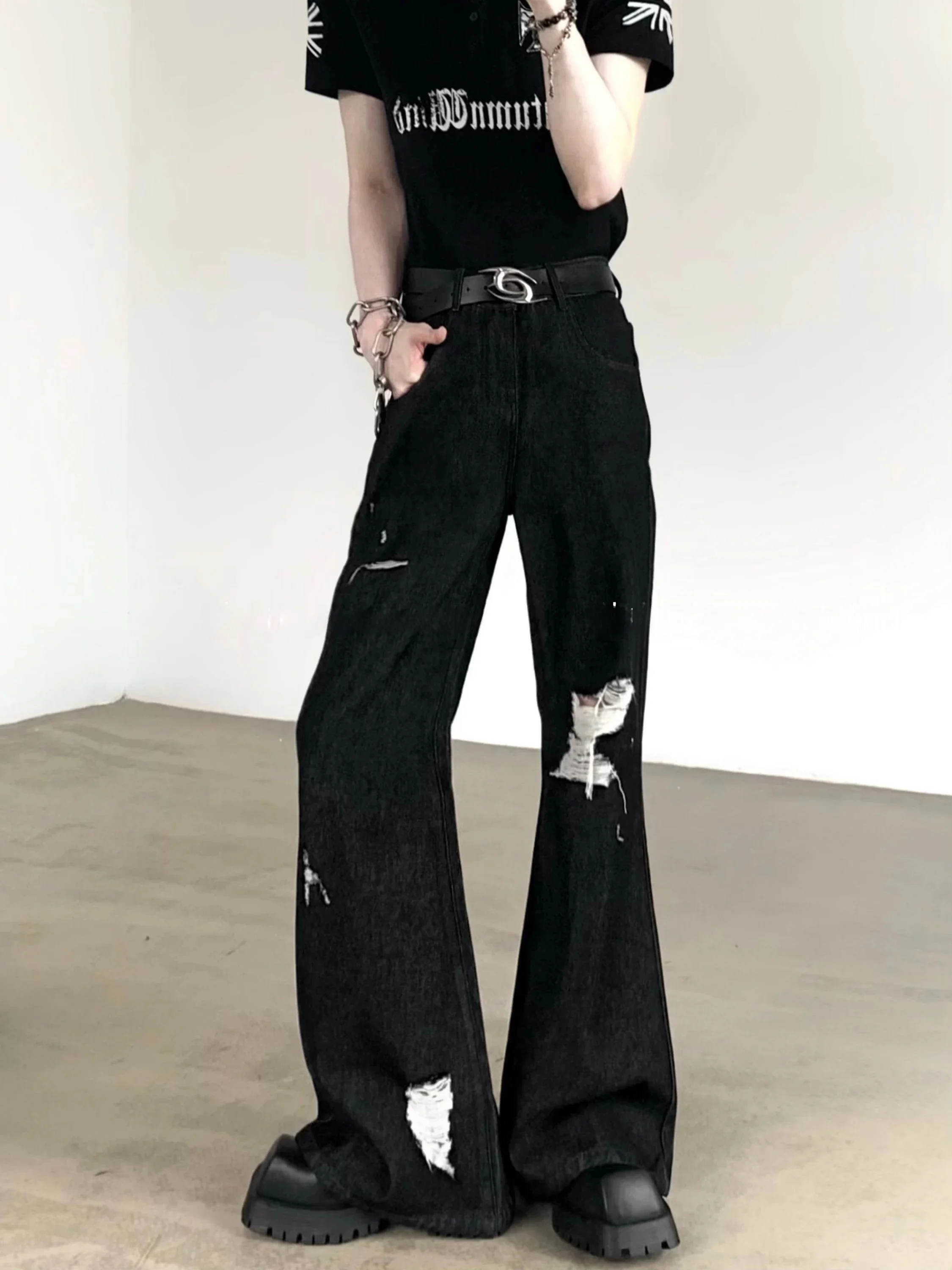 Retro Men's Denim Jeans High Waist Micro Flared Legs Vintage Worn Look Distressed American Street Style Spider Destroy Vibe
Retro Men's Denim Jeans High Waist Micro Flared Legs Vintage Worn Look Distressed American Street Style Spider Destroy Vibe