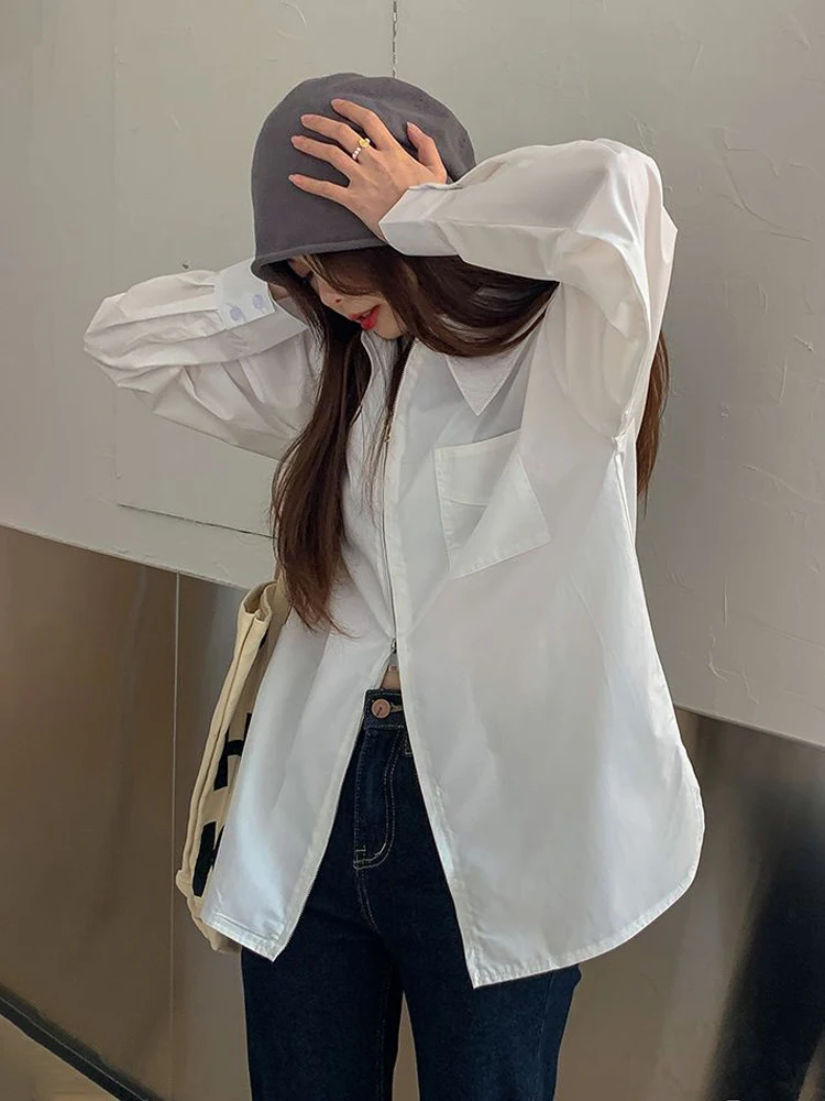 2025 Spring New Minimalist White Shirt Streetwear Loose Long Sleeve Women's Cardigan Zipper Up Turn-Down Collar Clothing Tops
2025 Spring New Minimalist White Shirt Streetwear Loose Long Sleeve Women's Cardigan Zipper Up Turn-Down Collar Clothing Tops