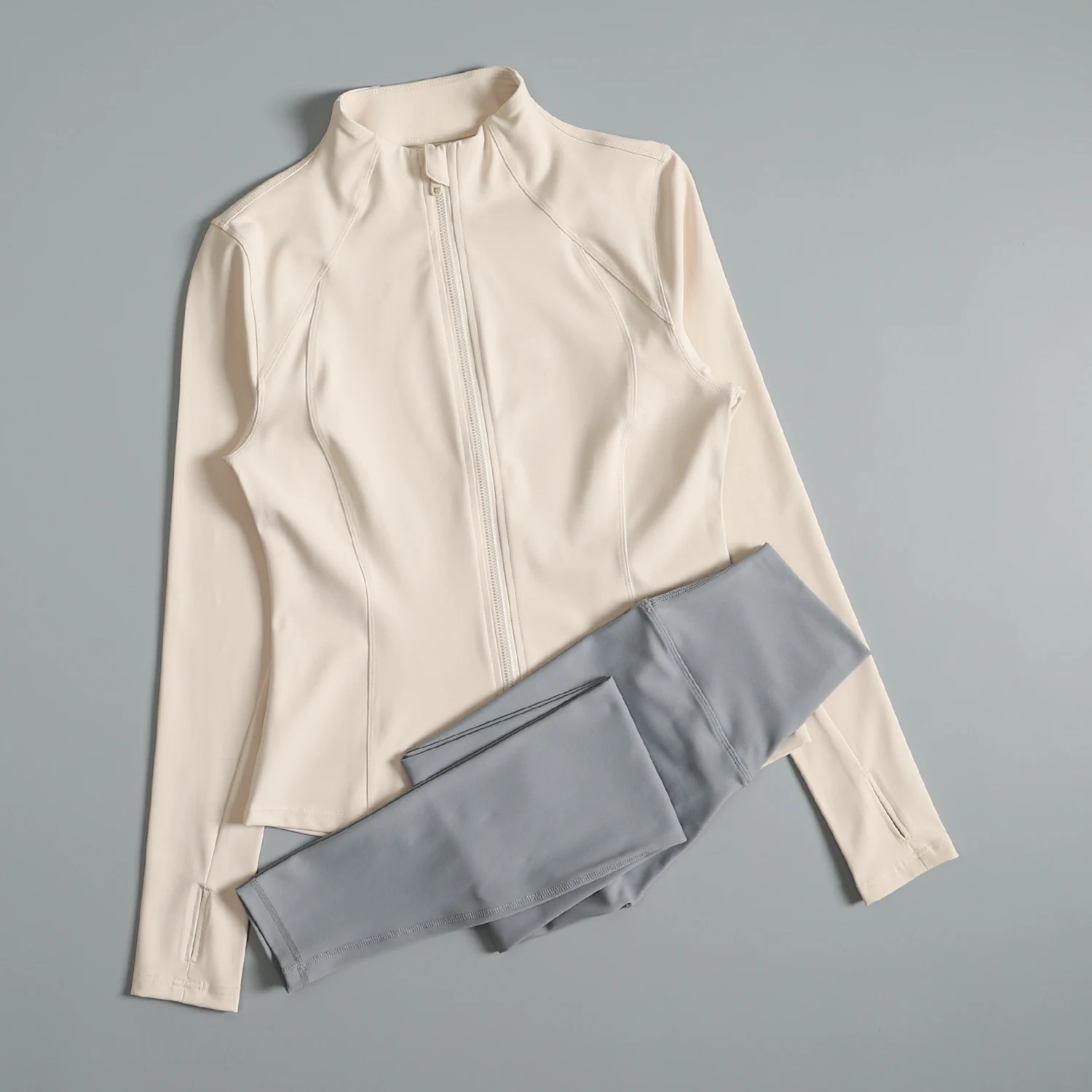 Модный спортивный костюм для женщин на осень и зиму, одежда для тренировок в тренажерном зале, йога, красивое быстросохнущее пальто для похудения и бега
Модный спортивный костюм для женщин на осень и зиму, одежда для тренировок в тренажерном зале, йога, красивое быстросохнущее пальто для похудения и бега