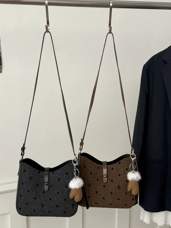 Chic Luxury Polka Dot Crescent Buet Bag Single oulder Bag Retro Crossbody Bag Ele Personali Women's Handbag
Chic Luxury Polka Dot Crescent Buet Bag Single oulder Bag Retro Crossbody Bag Ele Personali Women's Handbag