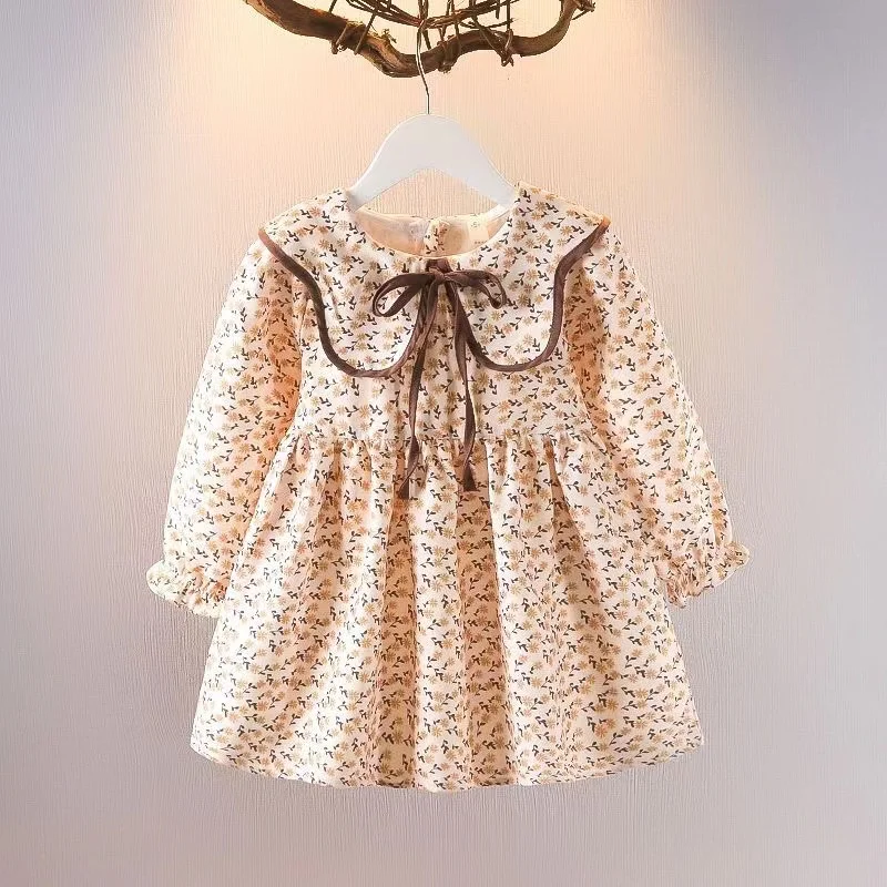 Girls Spring And Autumn Dress New Children's Fragmented Flowers Small Children's Doll Neck Fashionable Waist Long Sleeved Skirt
Girls Spring And Autumn Dress New Children's Fragmented Flowers Small Children's Doll Neck Fashionable Waist Long Sleeved Skirt