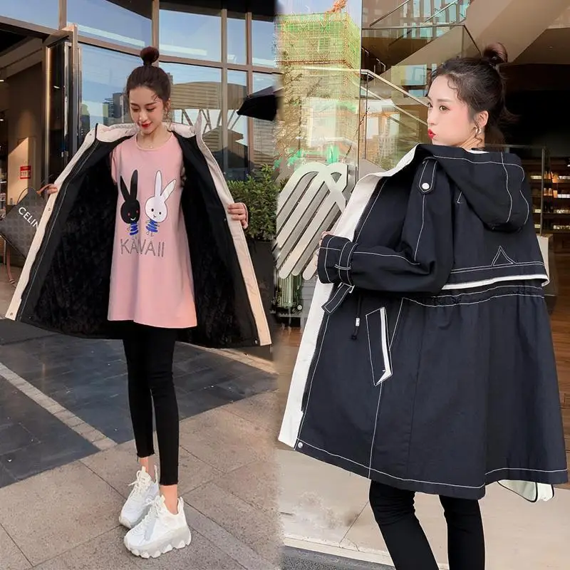 Утолщенное зимнее пальто для женщин, теплая модная куртка до колена больших размеров, верхняя одежда в уличном стиле, морозостойкая TT70
Утолщенное зимнее пальто для женщин, теплая модная куртка до колена больших размеров, верхняя одежда в уличном стиле, морозостойкая TT70