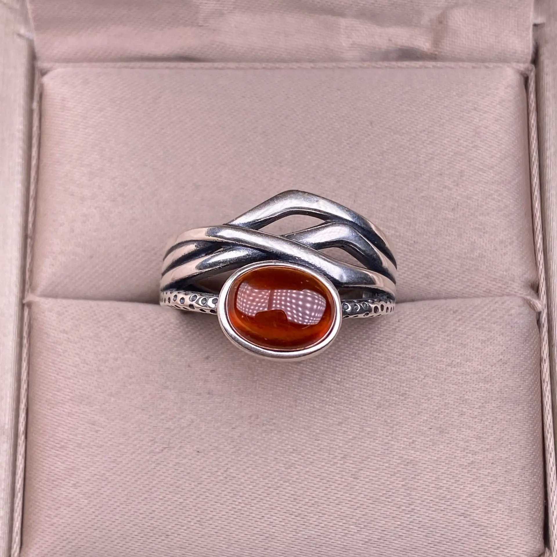 HOYON Garnet Gem Women's Ring 925 Sterling Silver Jewelry Vintage Personalized Men's Ring Wide Ring Colorful Crystal Accessories
HOYON Garnet Gem Women's Ring 925 Sterling Silver Jewelry Vintage Personalized Men's Ring Wide Ring Colorful Crystal Accessories