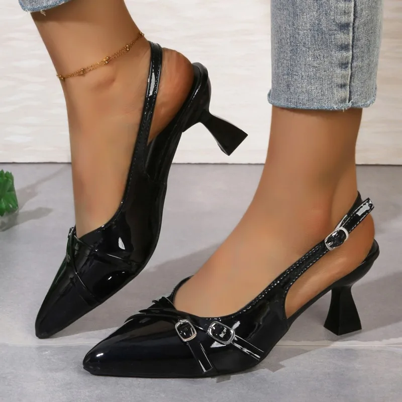 Women's Summer One-word Belt Baotou Sandals New Niche Temperament Pointed Toe Shallow Mouth High Heels
Women's Summer One-word Belt Baotou Sandals New Niche Temperament Pointed Toe Shallow Mouth High Heels