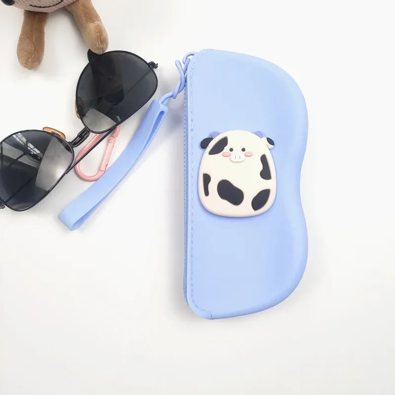 Portable Waterproof Drop-Resistant Silicone Glasses Case Equipped with Hanging Handle Suitable for Travel Glasses Box Girl B1
Portable Waterproof Drop-Resistant Silicone Glasses Case Equipped with Hanging Handle Suitable for Travel Glasses Box Girl B1