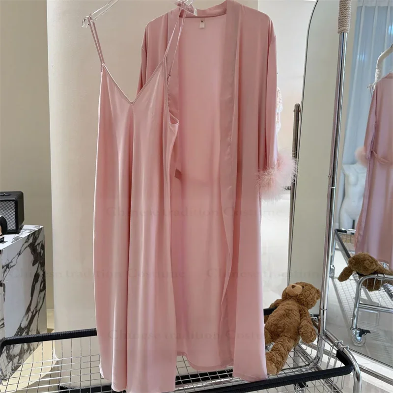 Lady Sexy Feather Sleeve Trim Kimono Bathrobe V-Neck Chemise Sleepwear French Style Bride Wedding Robe Dress Set Satin Lingerie
Lady Sexy Feather Sleeve Trim Kimono Bathrobe V-Neck Chemise Sleepwear French Style Bride Wedding Robe Dress Set Satin Lingerie