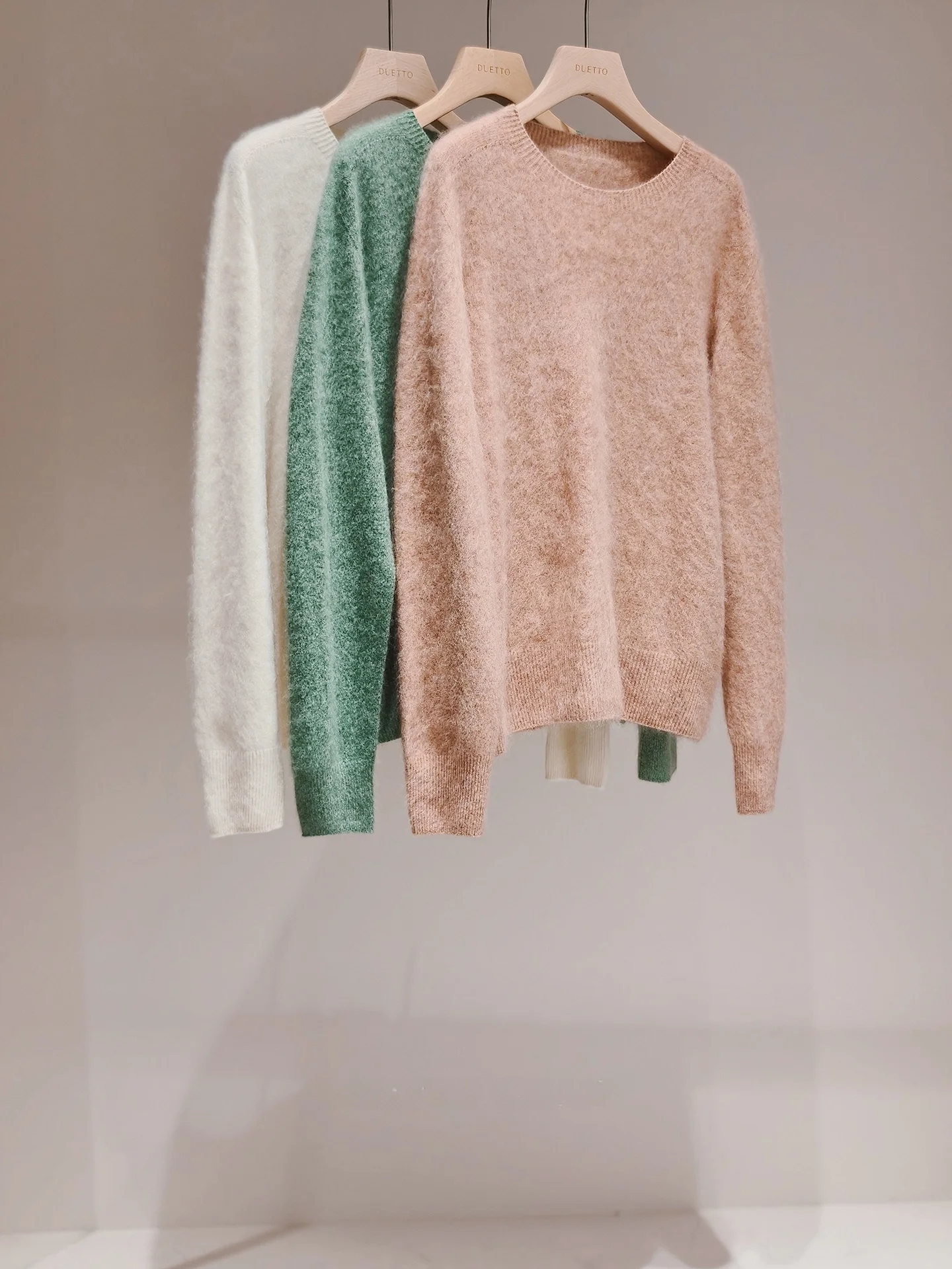 Duetto Luxury Fleece Brushed Series Merino Wool Fleece round Neck High Neck Loose Knitted Sweater Woolen Warm Thickened Women...
Duetto Luxury Fleece Brushed Series Merino Wool Fleece round Neck High Neck Loose Knitted Sweater Woolen Warm Thickened Women...