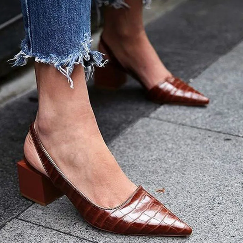 Женские туфли-лодочки с острым носком на среднем каблуке, с закрытым носком, в клетку, на толстом каблуке, большие размеры
Женские туфли-лодочки с острым носком на среднем каблуке, с закрытым носком, в клетку, на толстом каблуке, большие размеры