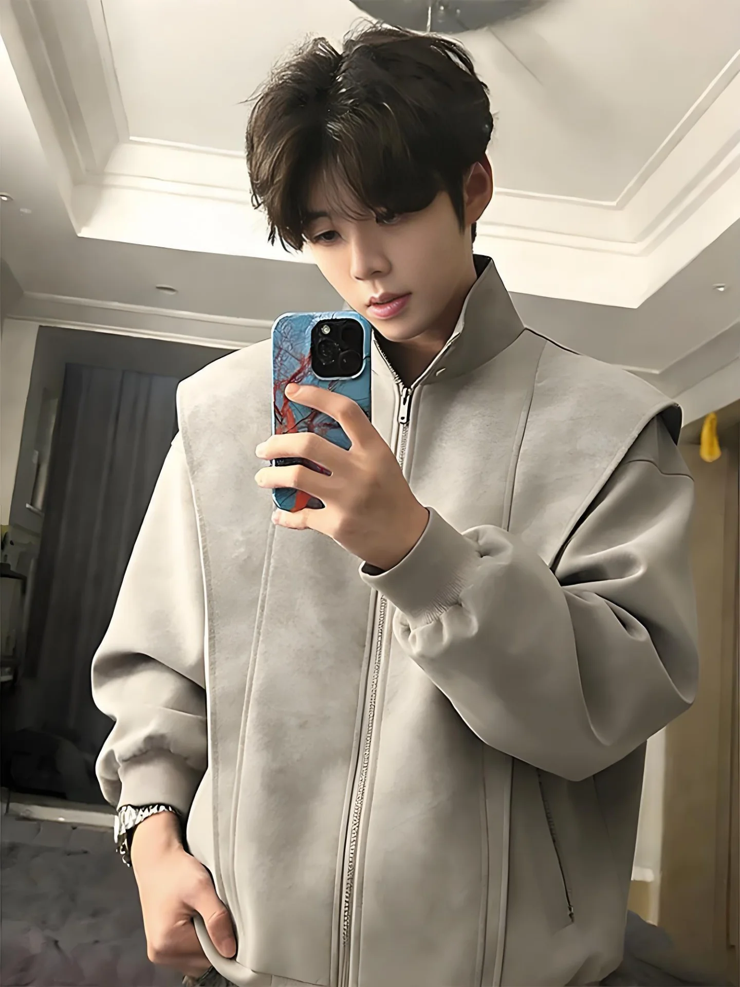 Мужская кожаная куртка в американском ретро-стиле с деконструированным воротником-стойкой, весенняя, модная, крутая, для работы и мотоциклистов
Мужская кожаная куртка в американском ретро-стиле с деконструированным воротником-стойкой, весенняя, модная, крутая, для работы и мотоциклистов