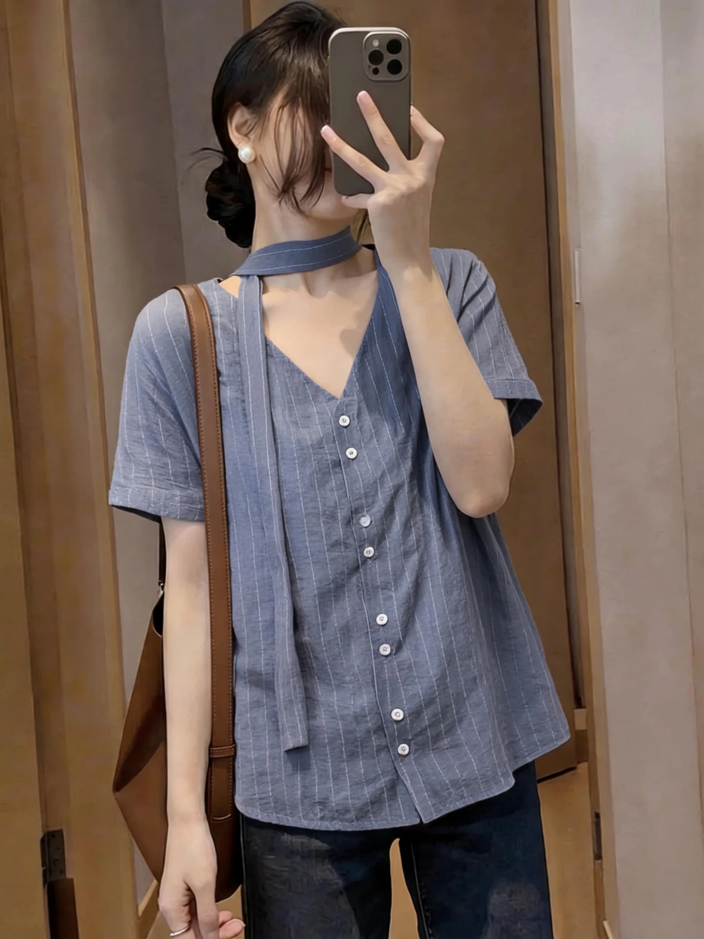Retro Striped V-Neck Short Sleeve Base Shirt Women Summer 2026 plus Size Slimming Belted Waist Cinching Belly Covering Top
Retro Striped V-Neck Short Sleeve Base Shirt Women Summer 2026 plus Size Slimming Belted Waist Cinching Belly Covering Top