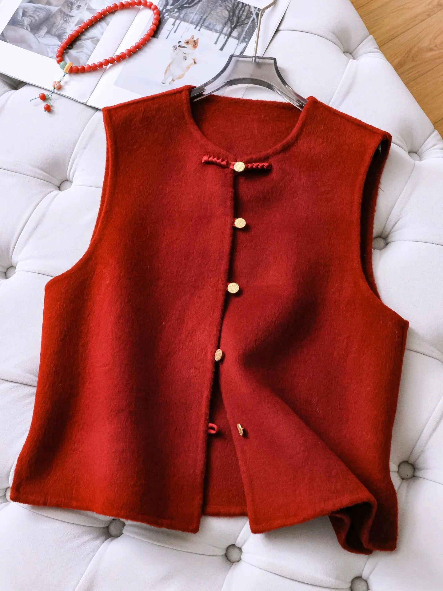 Double-Faced Woolen Sheepskin Vest Women's Fashionable Traditional Chinese Style Stand Collar Button Design Sleeveless Jacket
Double-Faced Woolen Sheepskin Vest Women's Fashionable Traditional Chinese Style Stand Collar Button Design Sleeveless Jacket