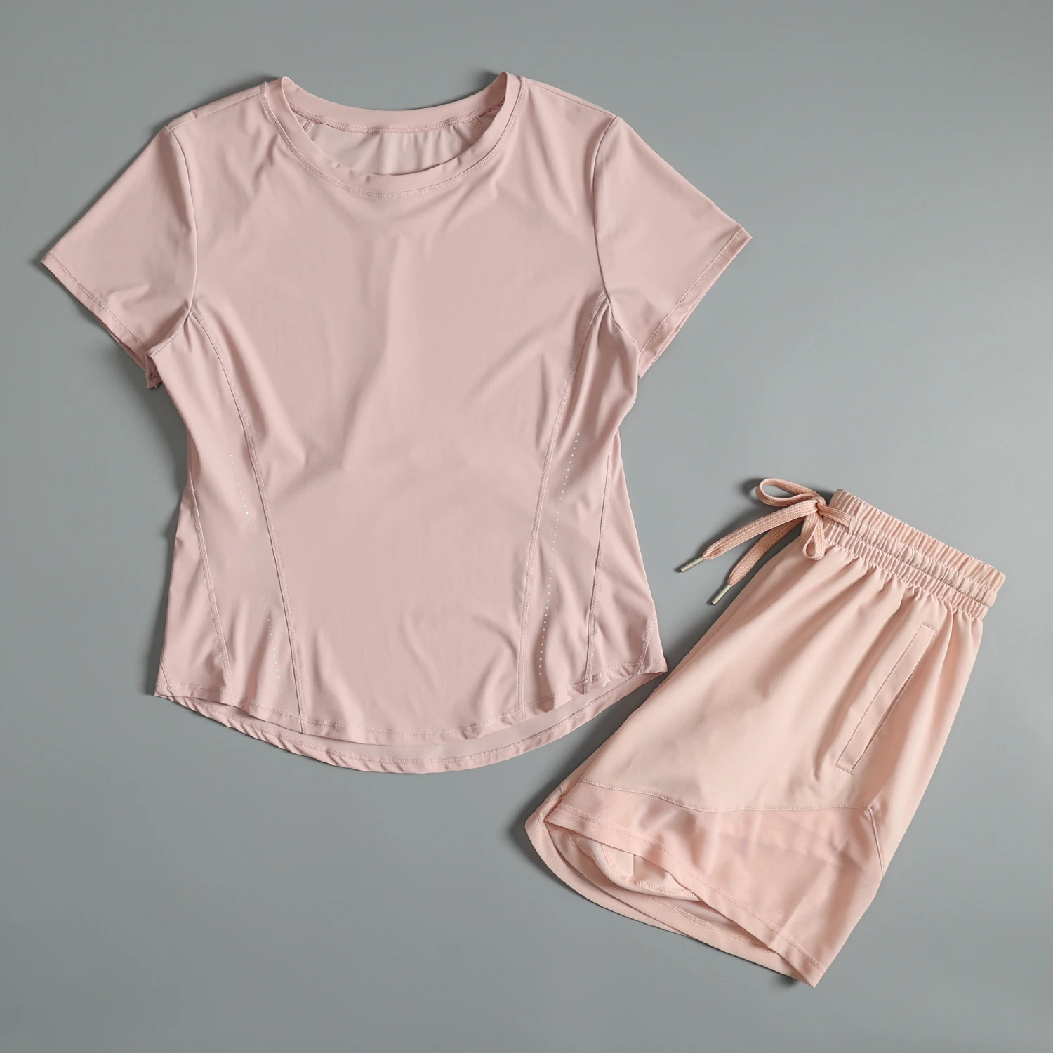 Yoga suit for women summer running training quick-drying loose thin short-sleeved professional breathable fitness sportswear
Yoga suit for women summer running training quick-drying loose thin short-sleeved professional breathable fitness sportswear