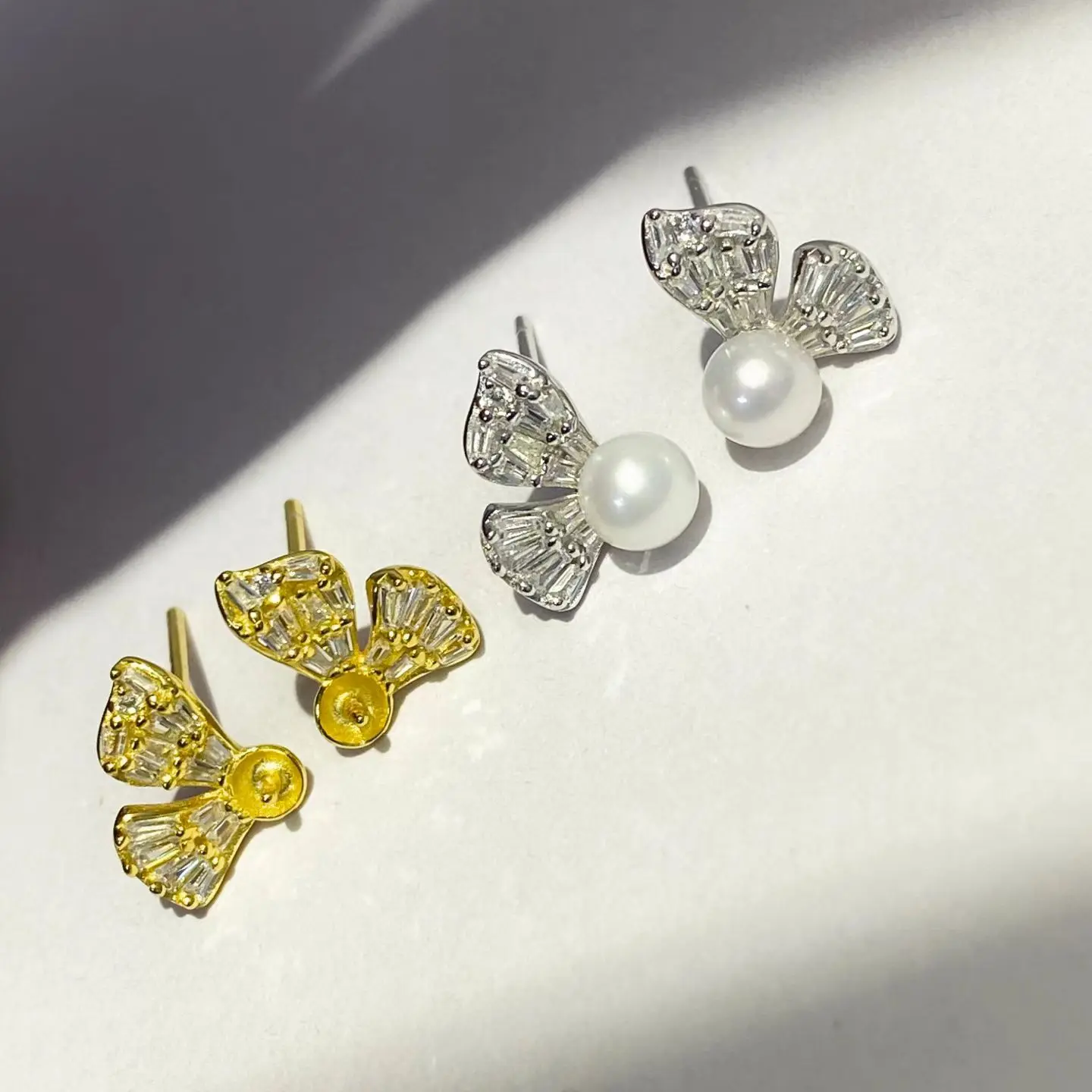 Wholesale S925 Sterling Silver Earrings Mount Findings Settings Base Mounting Parts Accessory for 4-5mm Pearls 5 pairs/lot
Wholesale S925 Sterling Silver Earrings Mount Findings Settings Base Mounting Parts Accessory for 4-5mm Pearls 5 pairs/lot