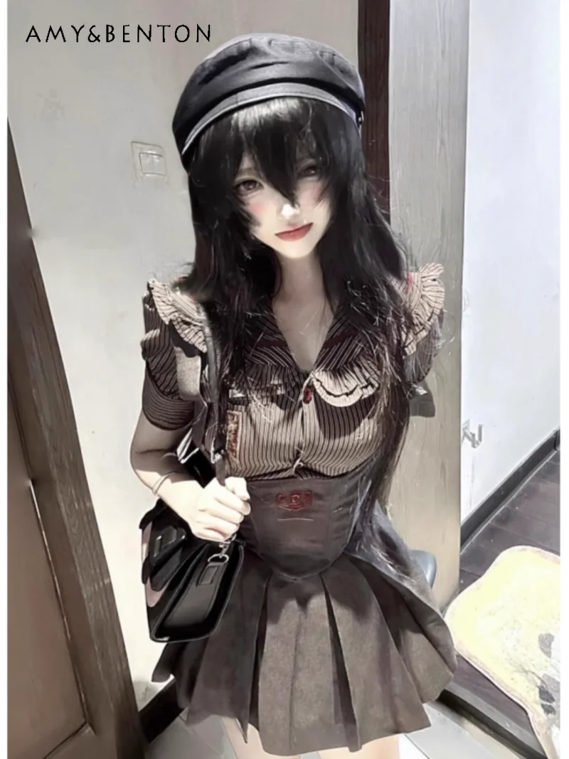 2025 Japanese Summer Academy Style Retro Striped Coffee Navy Collar Shirt Waist Thin Dark Strap Skirt Two-piece Set For Women
2025 Japanese Summer Academy Style Retro Striped Coffee Navy Collar Shirt Waist Thin Dark Strap Skirt Two-piece Set For Women
