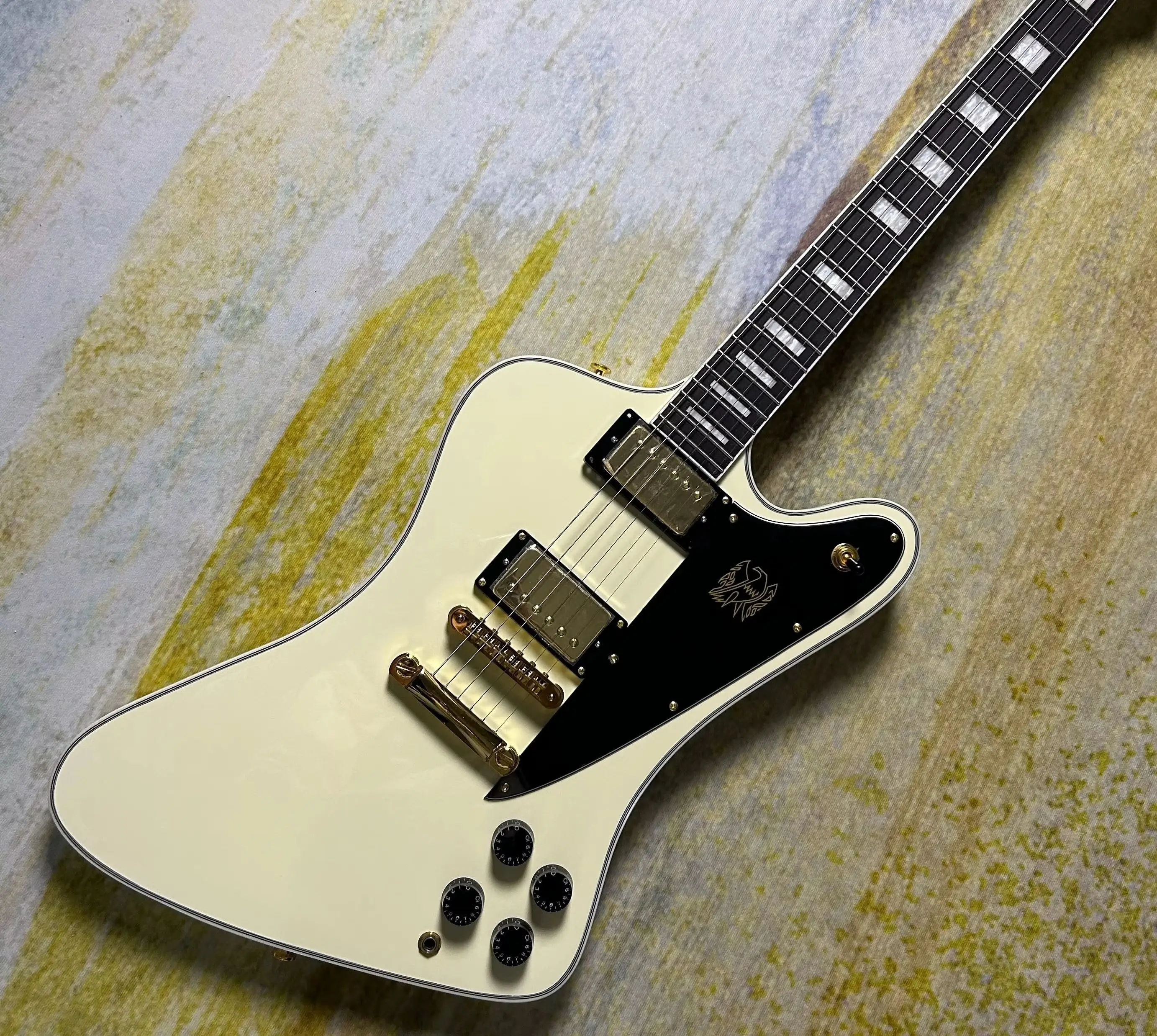 Custom Trans Red Guitar beige Humbucker Pickups Eagle Pickguard
Custom Trans Red Guitar beige Humbucker Pickups Eagle Pickguard