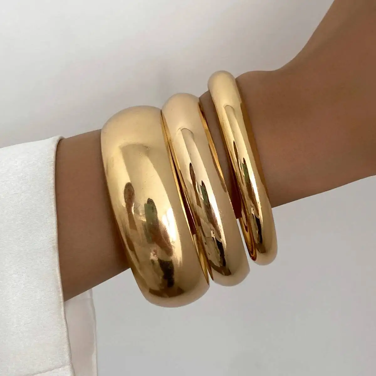 Women's Minimalist Glossy Big round Punk Bangle Bracelet Geometry Metal Stackable Wide Party Jewelry Accessory
Women's Minimalist Glossy Big round Punk Bangle Bracelet Geometry Metal Stackable Wide Party Jewelry Accessory