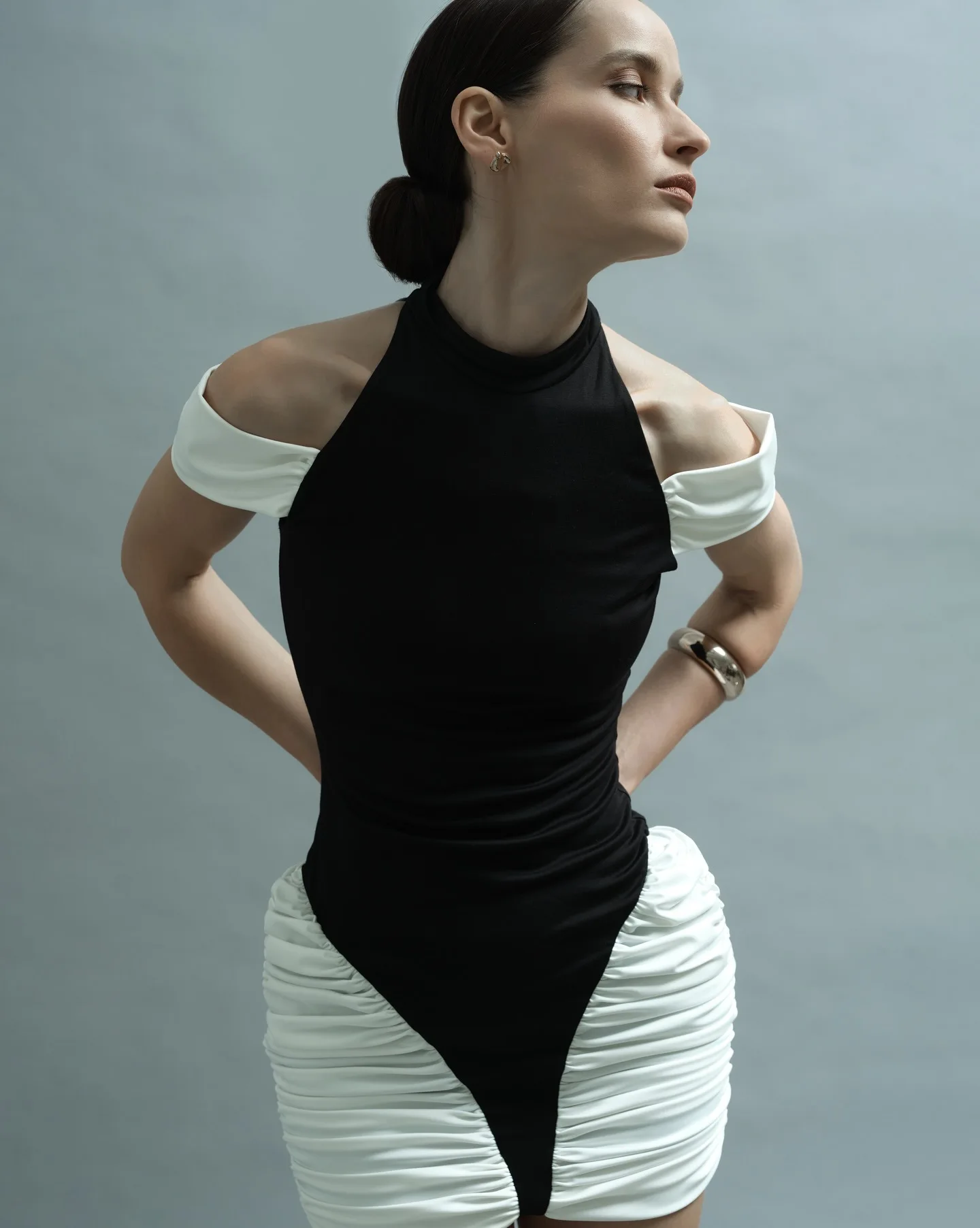High Quality Black White Contrast Wrinkle Dresses Spring Women Sleeveless Fold Mini Dress Autumn High Waist Slim Short Dress
High Quality Black White Contrast Wrinkle Dresses Spring Women Sleeveless Fold Mini Dress Autumn High Waist Slim Short Dress