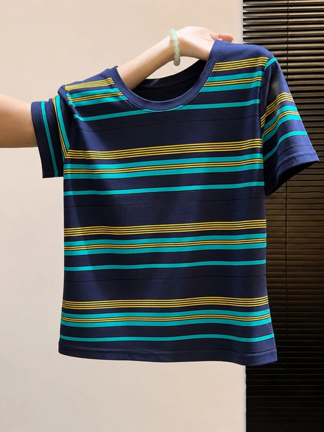 Korean Style Striped Color Block Design Casual Short Sleeve T-Shirt Women's Loose Fit Summer Top round Neck Silk Blend
Korean Style Striped Color Block Design Casual Short Sleeve T-Shirt Women's Loose Fit Summer Top round Neck Silk Blend
